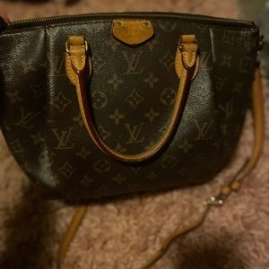 Authentic Louis Vuitton crossbody bag. Firm price read description